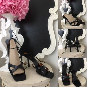 🌺BGBG 
Gorgeous Black Leather Wrap Heel